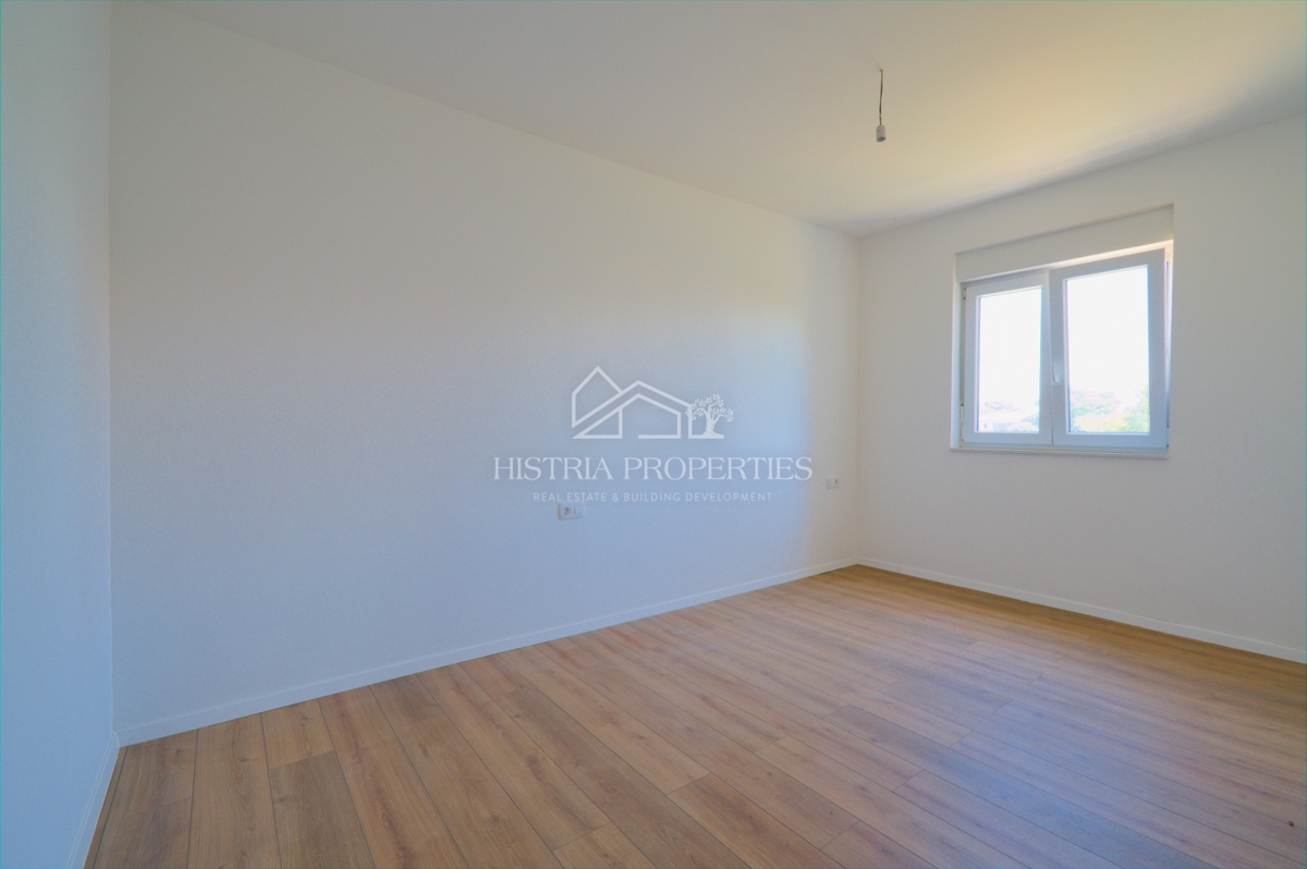 Ampio appartamento con terrazza coperta e vista panoramica sul mare