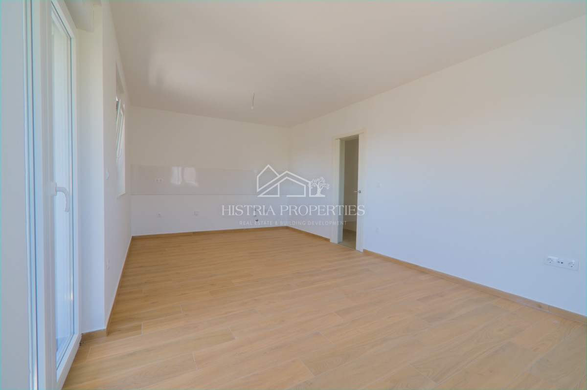 Ampio appartamento con terrazza coperta e vista panoramica sul mare