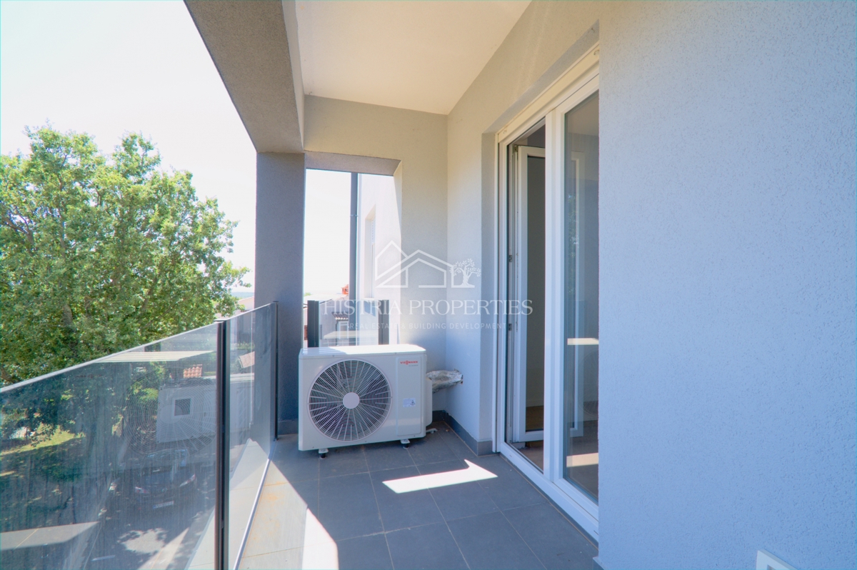 Ampio appartamento con terrazza coperta e vista panoramica sul mare