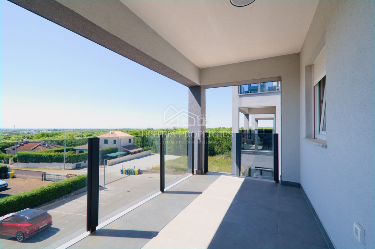 Ampio appartamento con terrazza coperta e vista panoramica sul mare