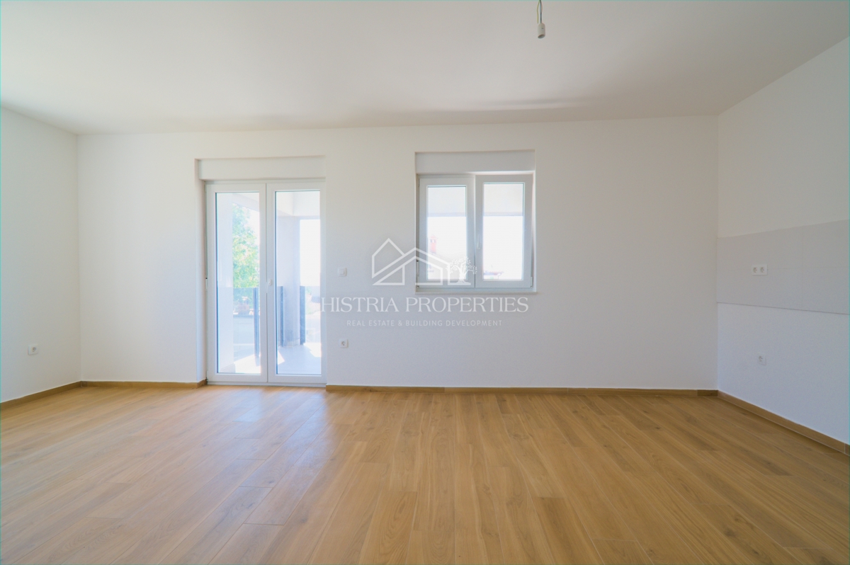 Ampio appartamento con terrazza coperta e vista panoramica sul mare