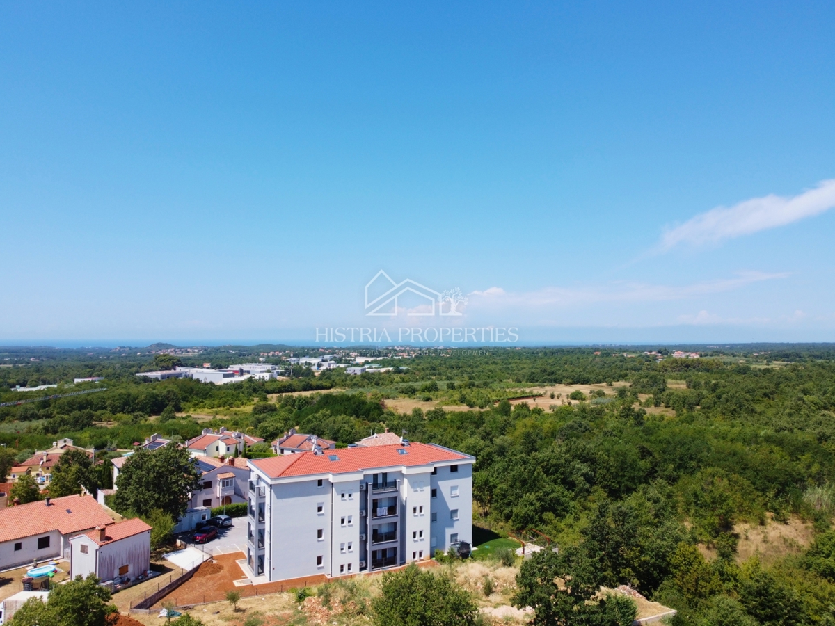 Ampio appartamento con terrazza coperta e vista panoramica sul mare