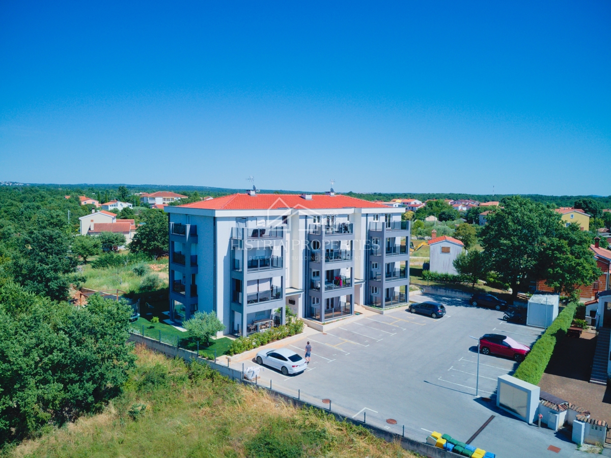 Ampio appartamento con terrazza coperta e vista panoramica sul mare