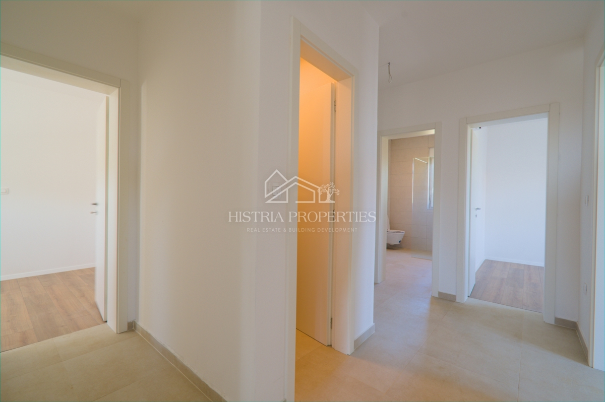 Ampio appartamento con terrazza coperta e vista panoramica sul mare