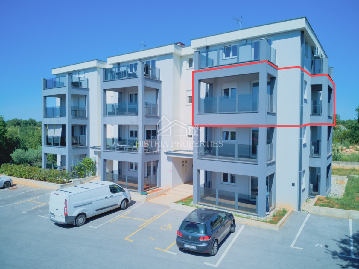 Ampio appartamento con terrazza coperta e vista panoramica sul mare