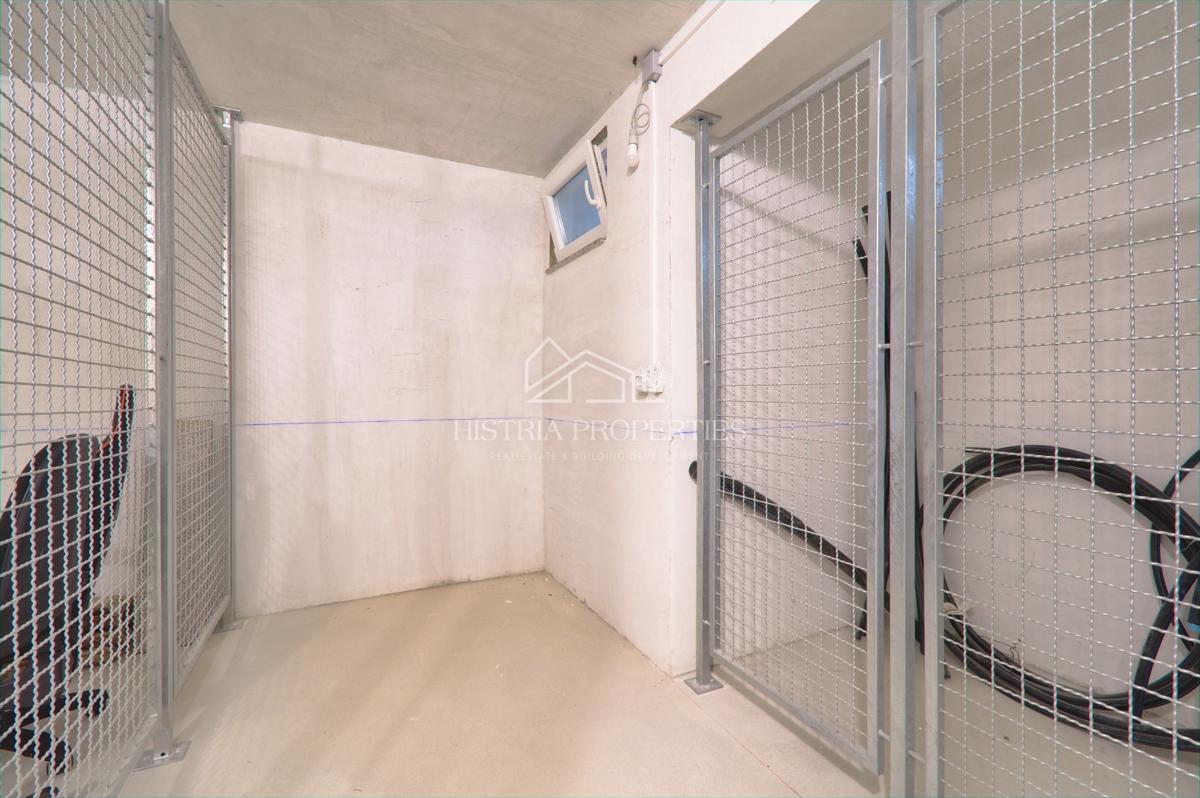 Ampio appartamento con terrazza coperta e vista panoramica sul mare