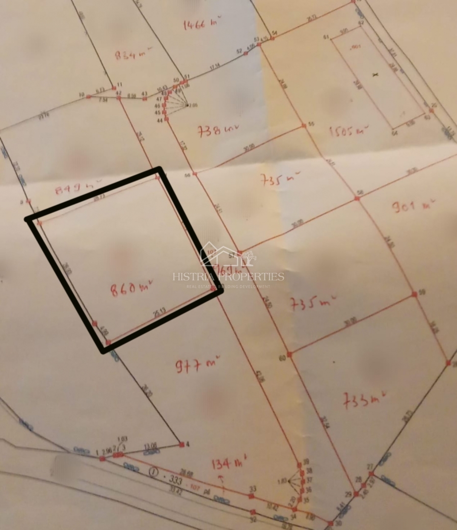 Ottimo terreno per costruire una villa con piscina e vista mare in posizione tranquilla