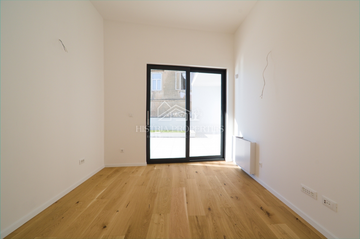 Terrazza da sogno in uno spazioso appartamento di lusso con accesso privato alla spiaggia