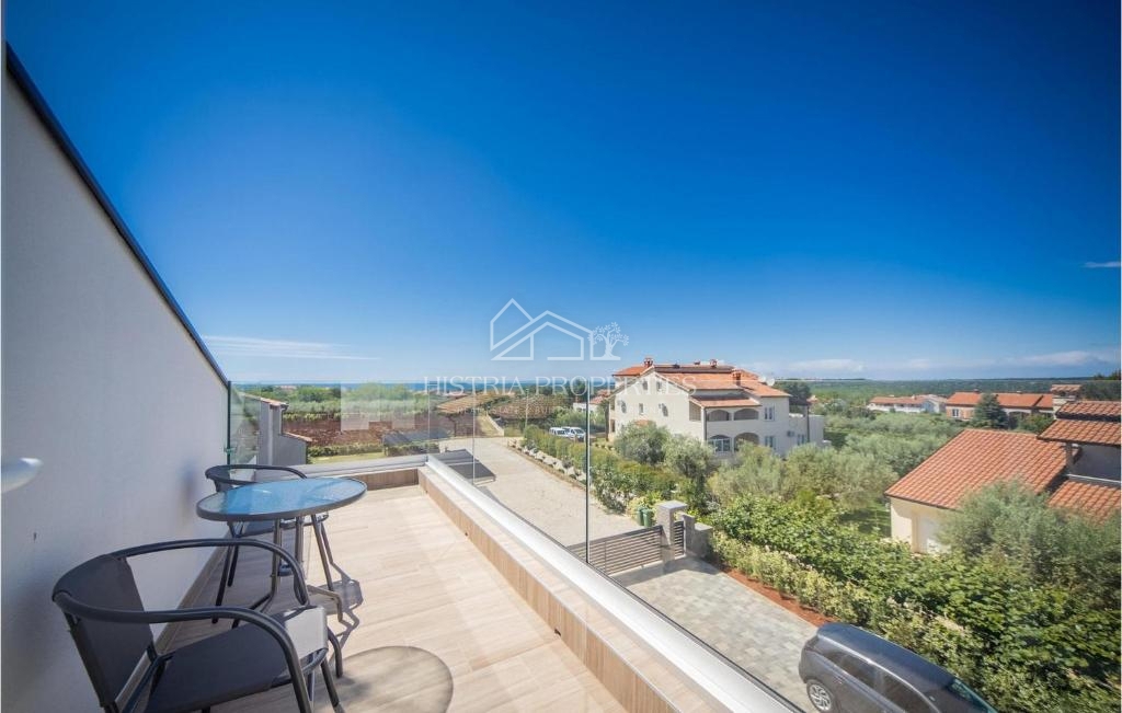 Villa moderna con piscina riscaldata, completamente attrezzata, in posizione tranquilla