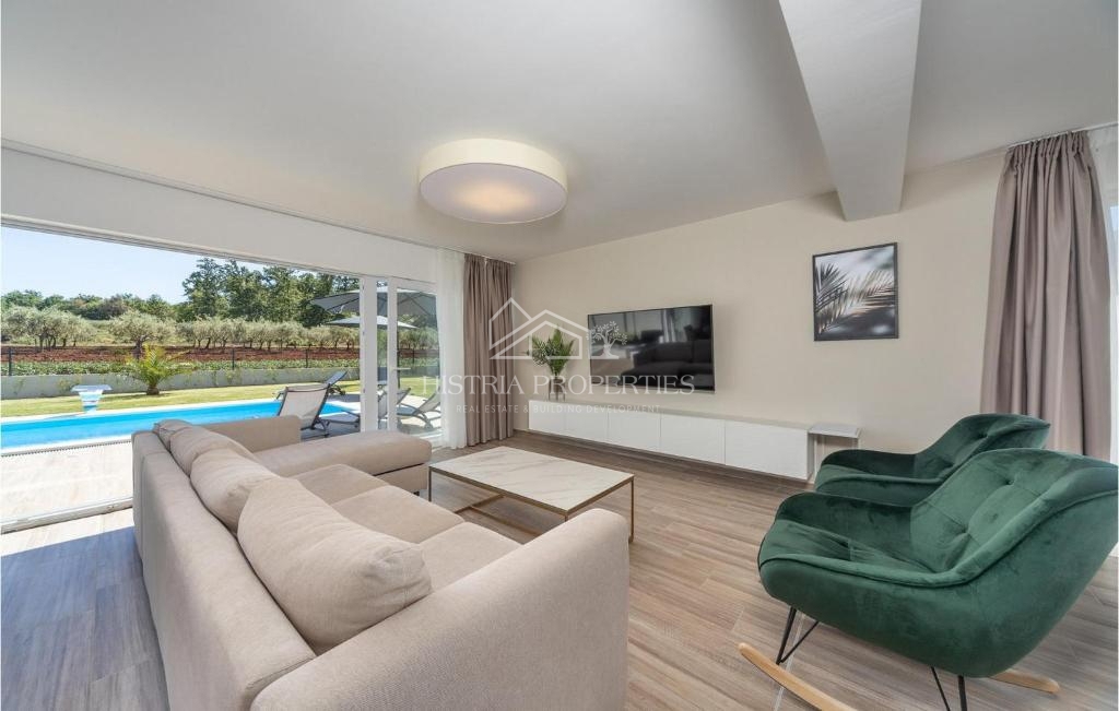 Villa moderna con piscina riscaldata, completamente attrezzata, in posizione tranquilla