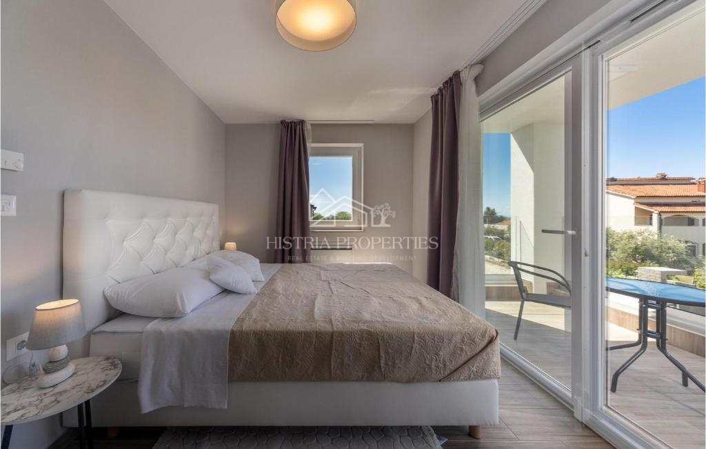 Villa moderna con piscina riscaldata, completamente attrezzata, in posizione tranquilla