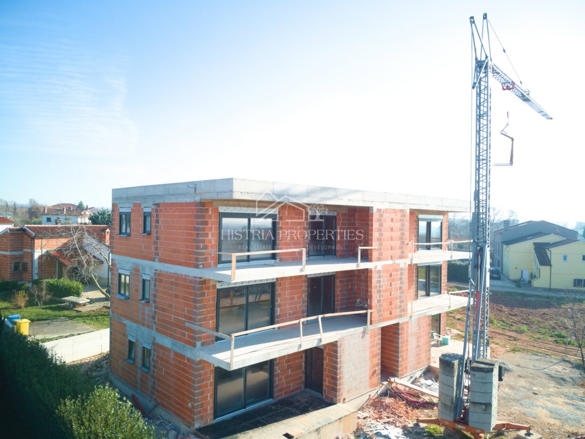 Nuova costruzione di qualità con vista mare e ampia terrazza in posizione tranquilla