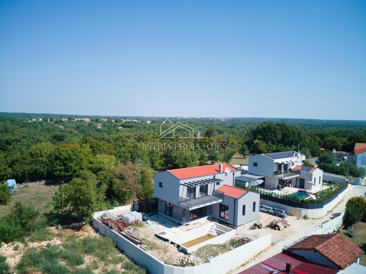 Ambiente tranquillo e una villa moderna con piscina perfetta per il relax