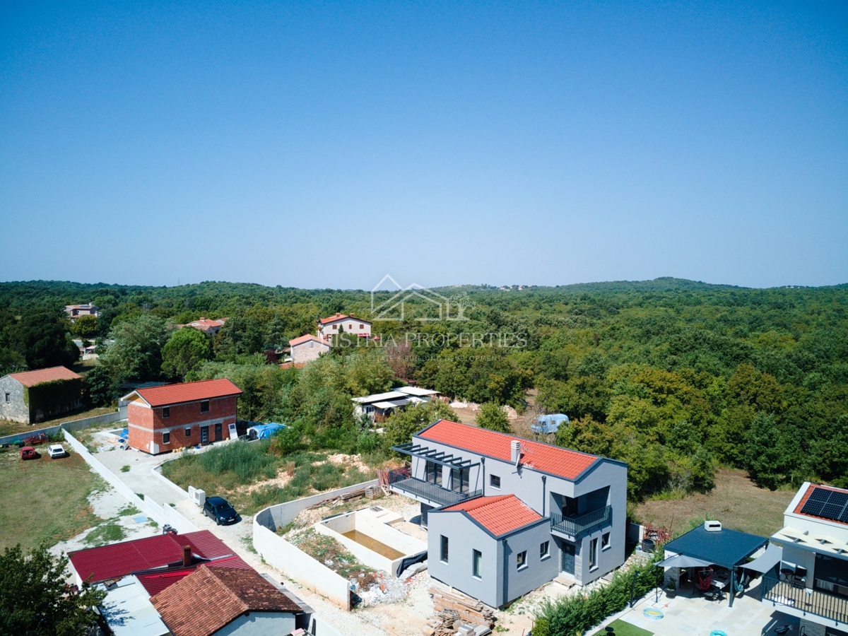 Ambiente tranquillo e una villa moderna con piscina perfetta per il relax