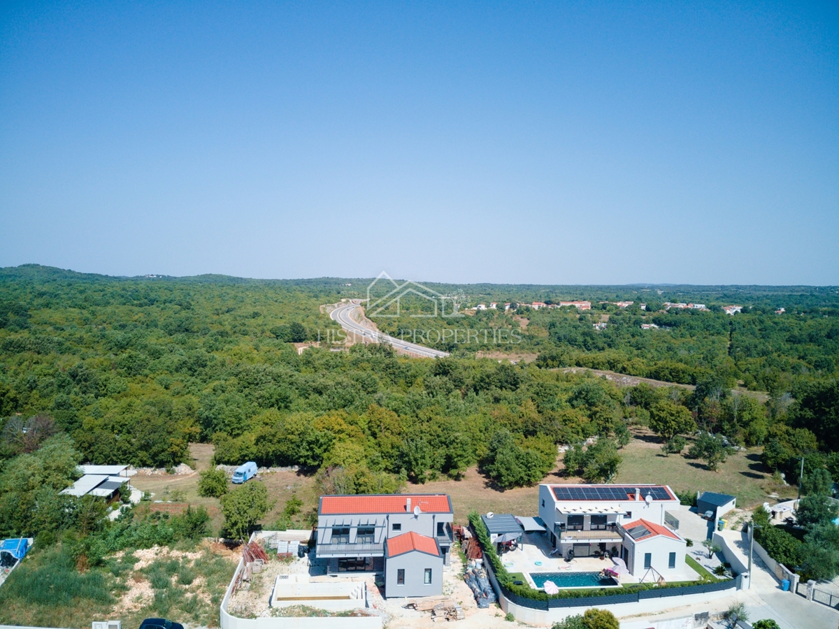 Ambiente tranquillo e una villa moderna con piscina perfetta per il relax