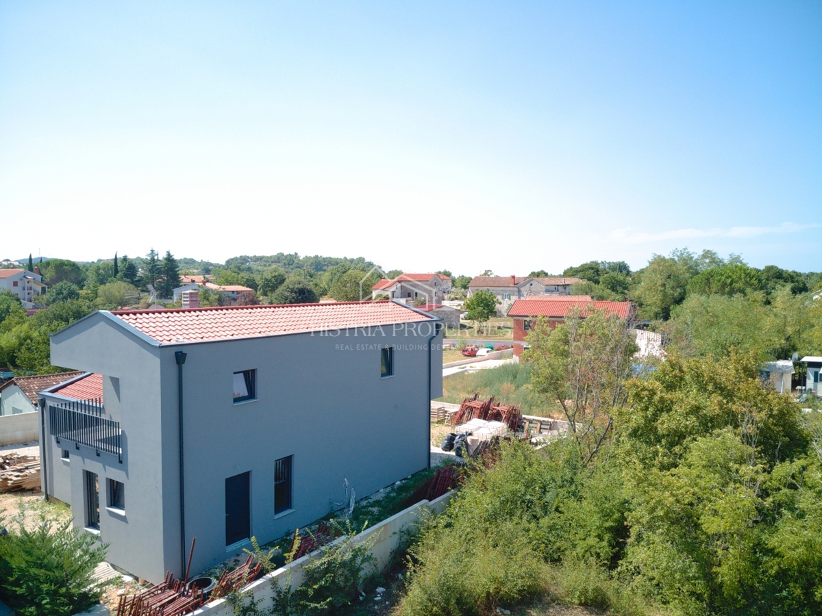 Ambiente tranquillo e una villa moderna con piscina perfetta per il relax