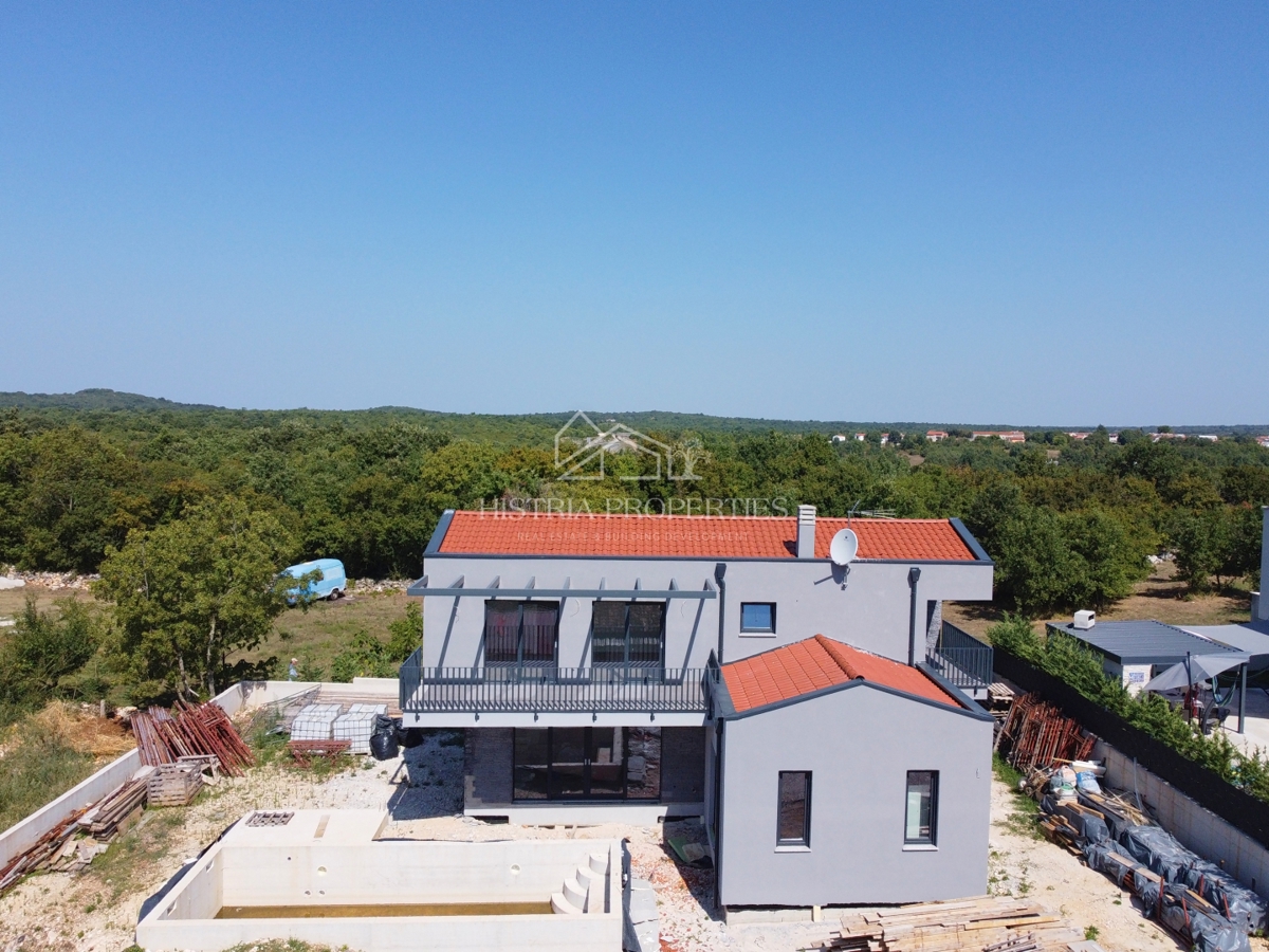 Ambiente tranquillo e una villa moderna con piscina perfetta per il relax