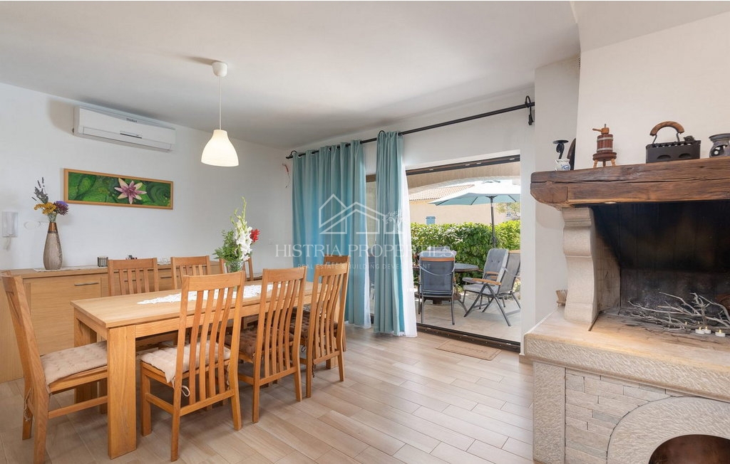 Casa tradizionale con piscina ai margini di un tranquillo villaggio istriano