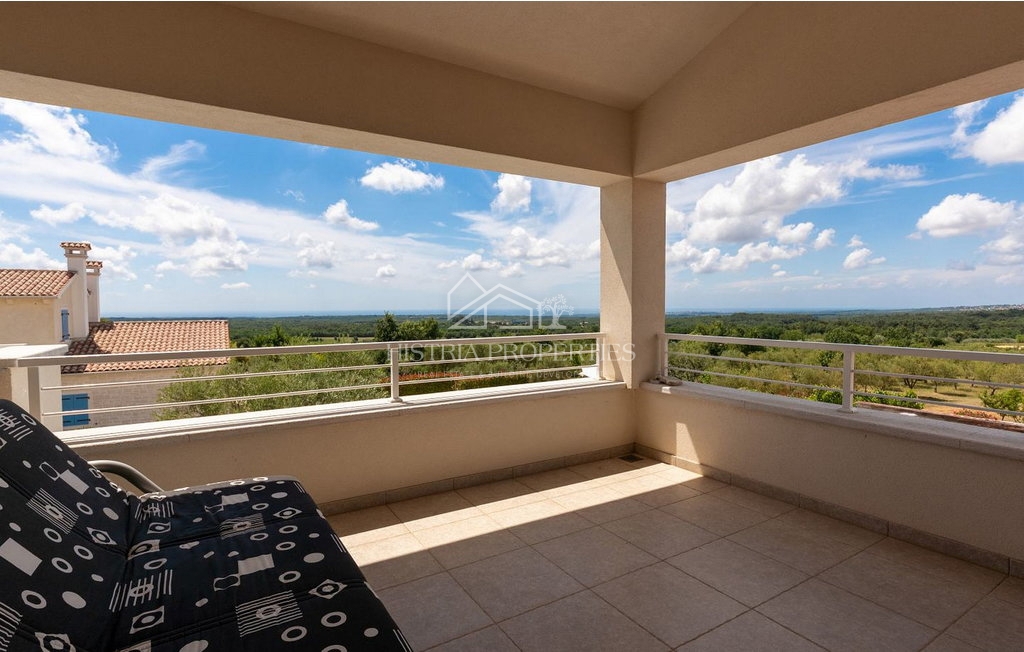 Casa tradizionale con piscina ai margini di un tranquillo villaggio istriano