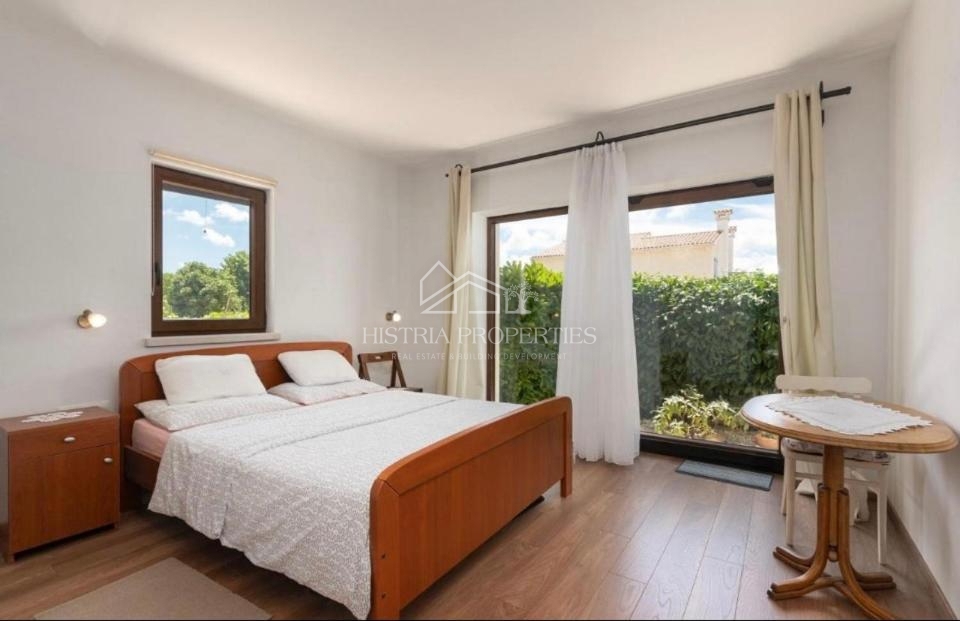 Casa tradizionale con piscina ai margini di un tranquillo villaggio istriano