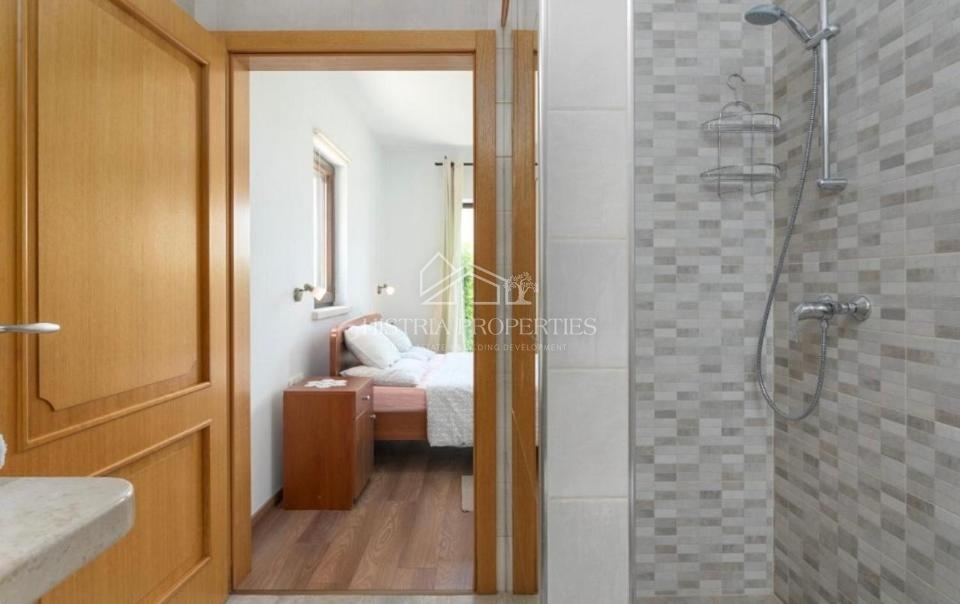 Casa tradizionale con piscina ai margini di un tranquillo villaggio istriano