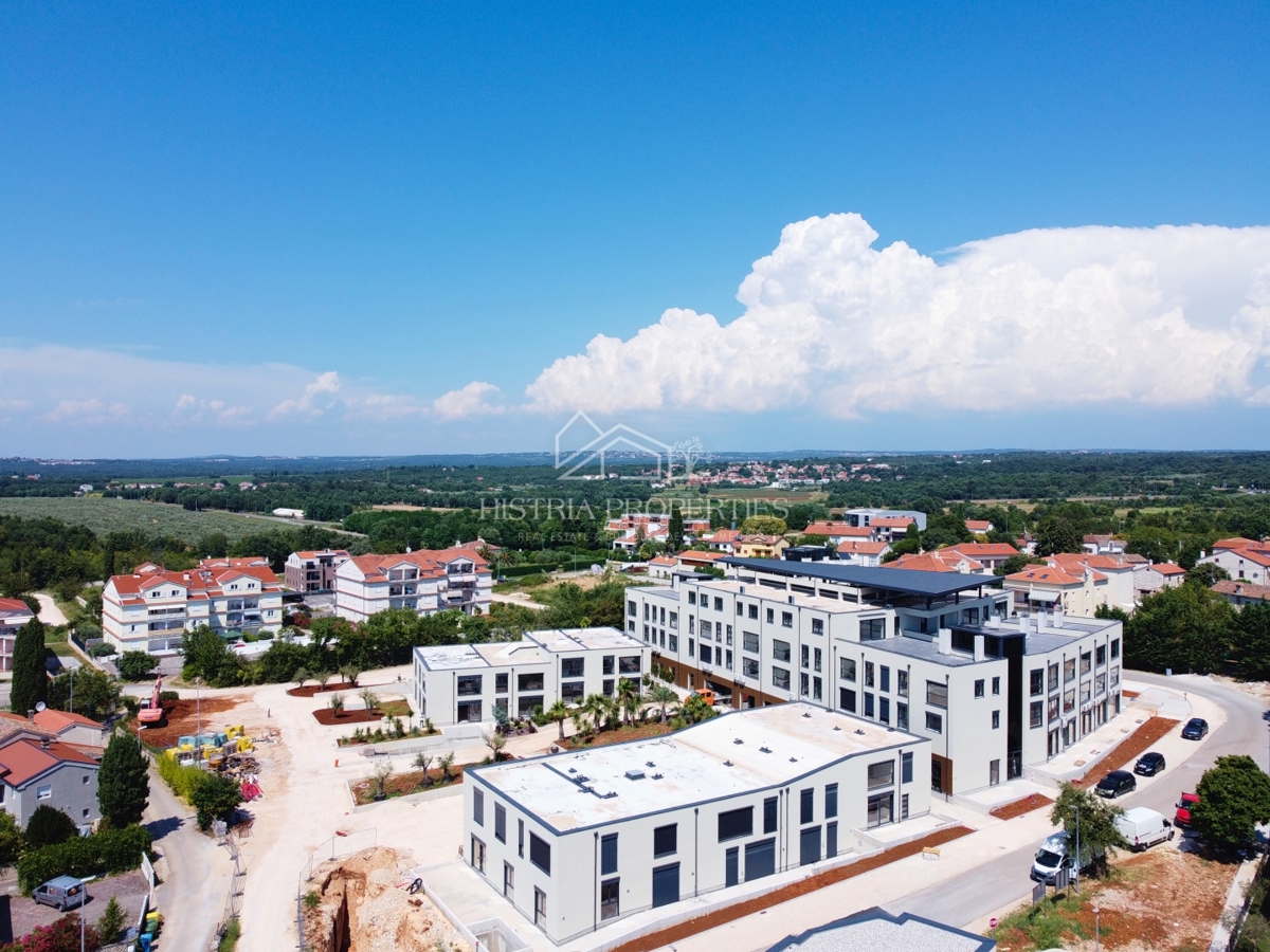 Appartamento con ascensore, piscina e garage in un lussuoso edificio di nuova costruzione