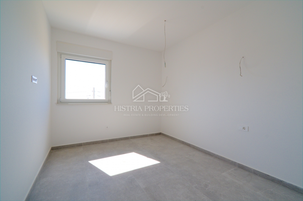 appartamento in un nuovo edificio con ascensore e terrazza con vista mare, pronto per essere abitato