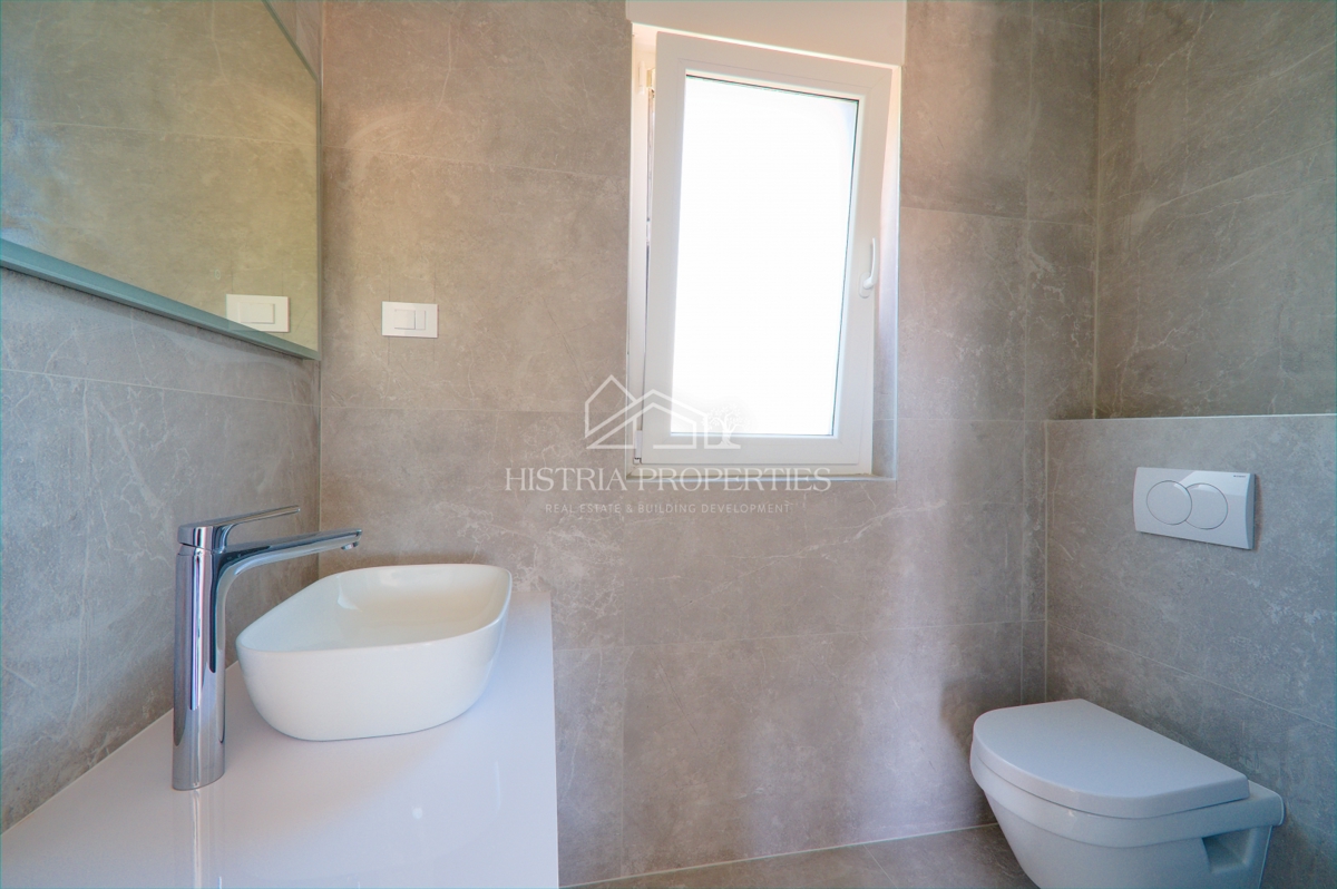 appartamento in un nuovo edificio con ascensore e terrazza con vista mare, pronto per essere abitato