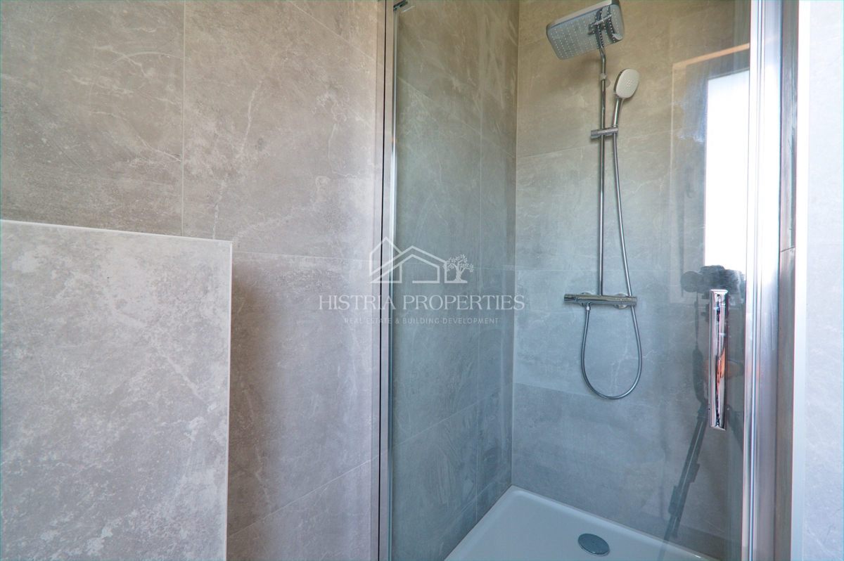 appartamento in un nuovo edificio con ascensore e terrazza con vista mare, pronto per essere abitato