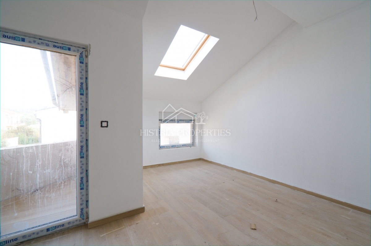 Posizione a pochi passi dalla spiaggia e appartamento ristrutturato con vista mare