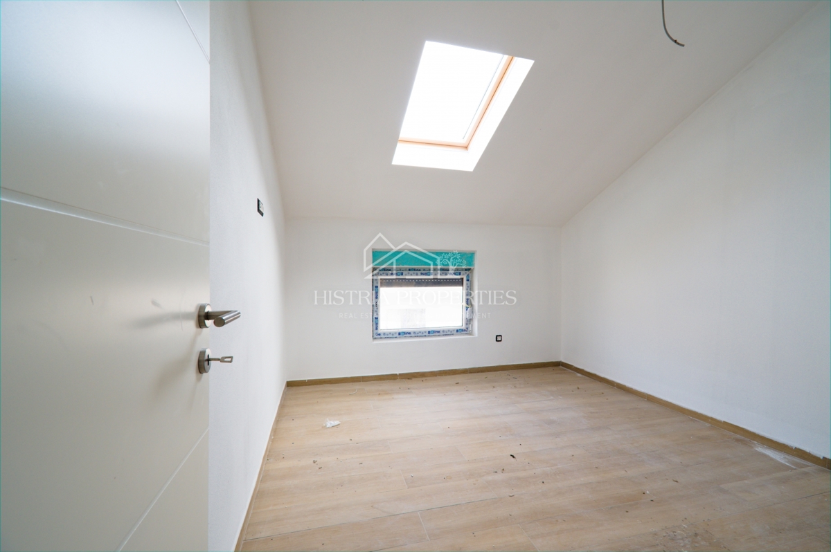 Posizione a pochi passi dalla spiaggia e appartamento ristrutturato con vista mare