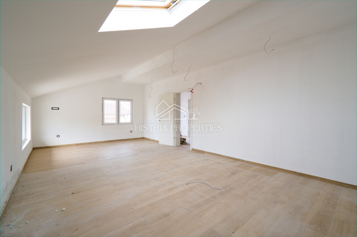 Posizione a pochi passi dalla spiaggia e appartamento ristrutturato con vista mare