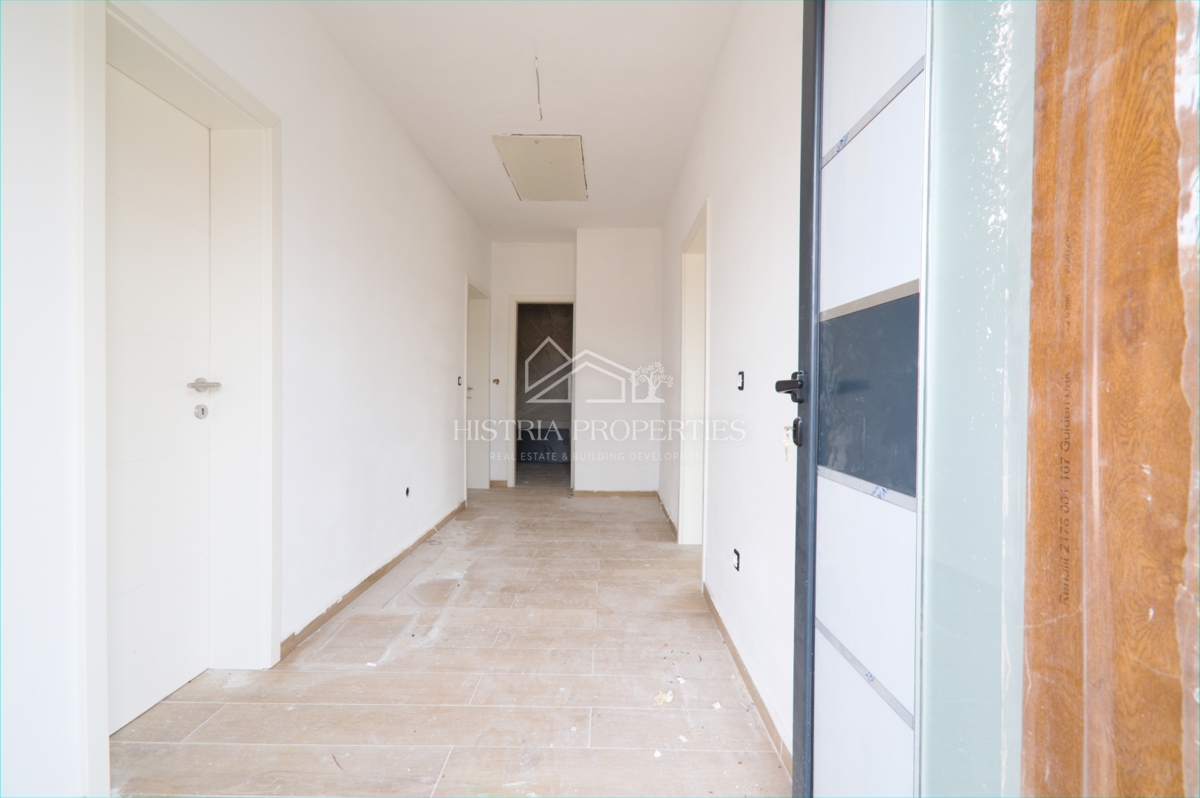 Posizione a pochi passi dalla spiaggia e appartamento ristrutturato con vista mare