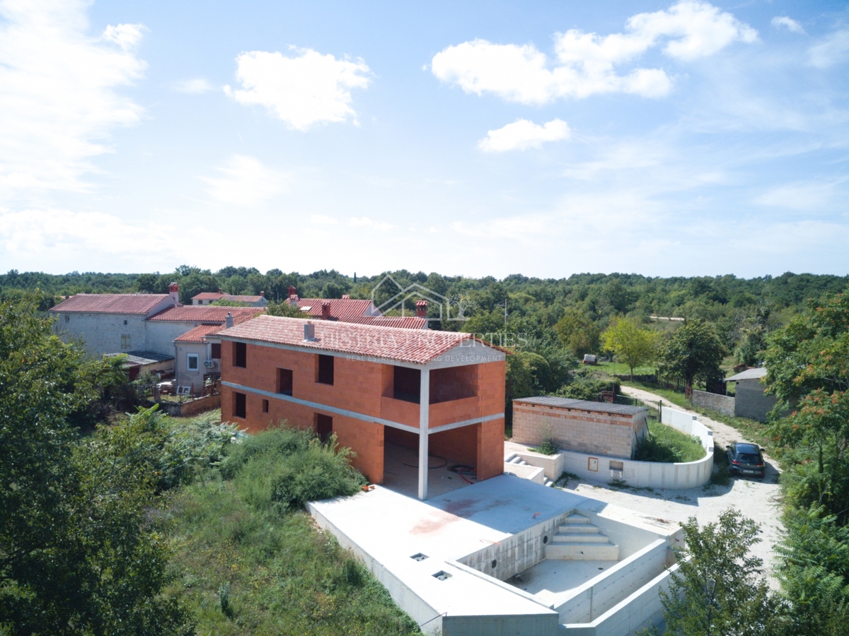 Casa estremamente attraente con piscina a sfioro per tutti gli amanti dell'Istria centrale