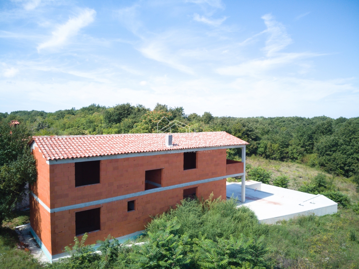 Casa estremamente attraente con piscina a sfioro per tutti gli amanti dell'Istria centrale