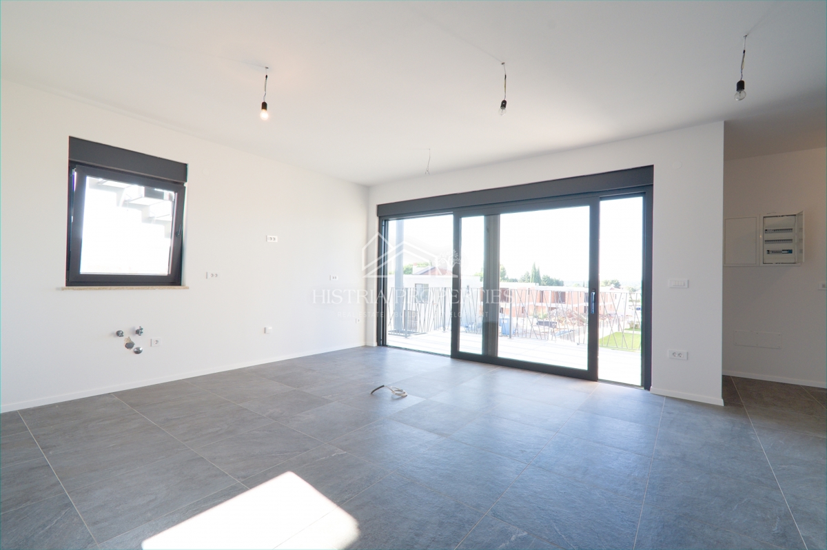 Terrazza panoramica di 100 m2 con splendida vista e appartamento in un nuovo edificio di lusso