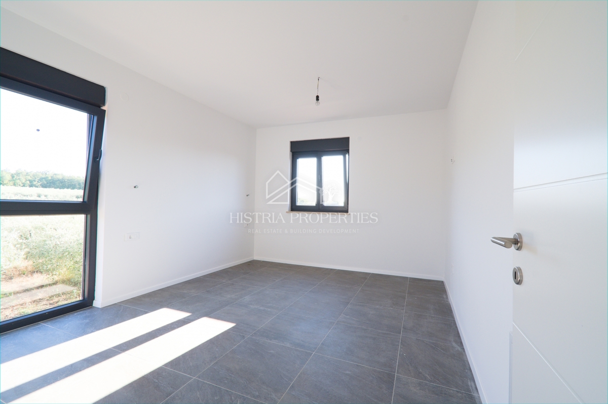 Terrazza panoramica di 100 m2 con splendida vista e appartamento in un nuovo edificio di lusso