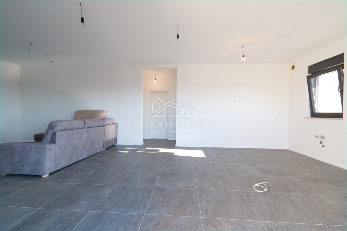 Terrazza panoramica di 100 m2 con splendida vista e appartamento in un nuovo edificio di lusso