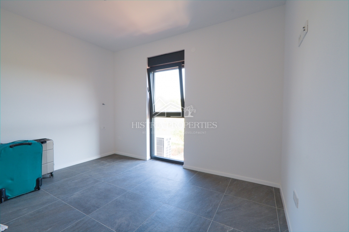 Terrazza panoramica di 100 m2 con splendida vista e appartamento in un nuovo edificio di lusso