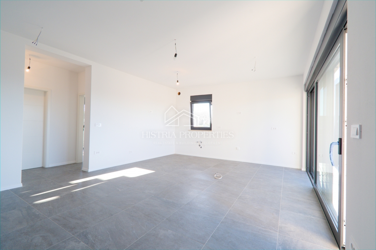 Terrazza panoramica di 100 m2 con splendida vista e appartamento in un nuovo edificio di lusso