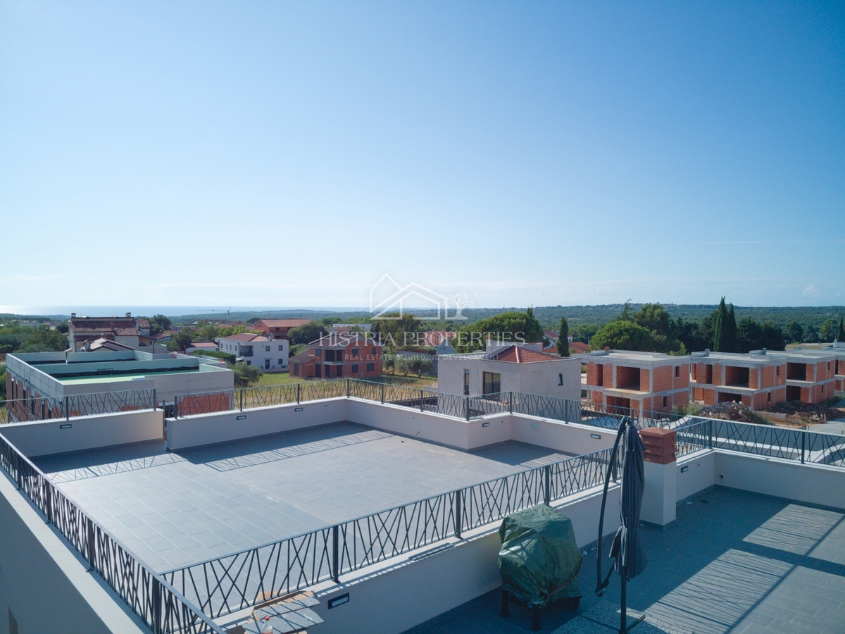Terrazza panoramica di 100 m2 con splendida vista e appartamento in un nuovo edificio di lusso