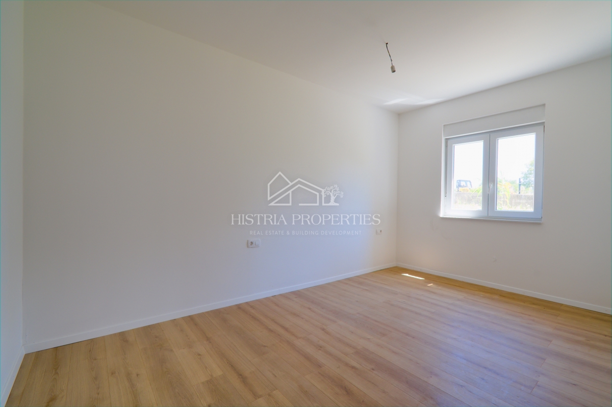 Appartamento familiare in un nuovo edificio con giardino a 6 km da Parenzo