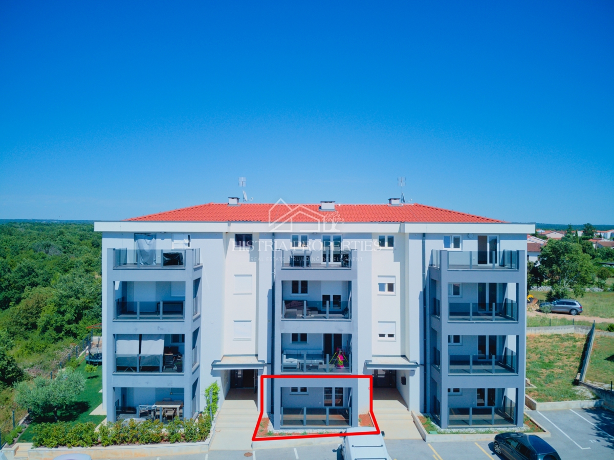 Appartamento familiare in un nuovo edificio con giardino a 6 km da Parenzo