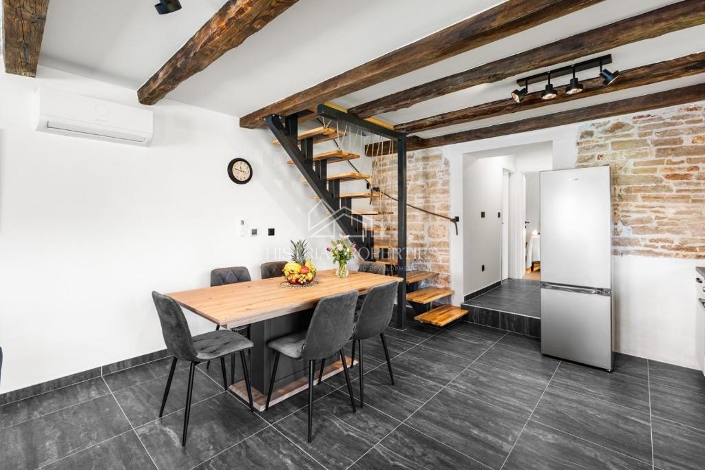 Casa in pietra d'Istria ristrutturata con piscina in un piccolo e tranquillo villaggio