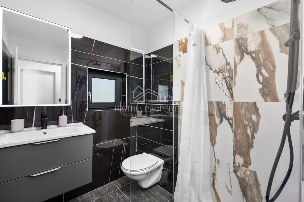 Casa in pietra d'Istria ristrutturata con piscina in un piccolo e tranquillo villaggio