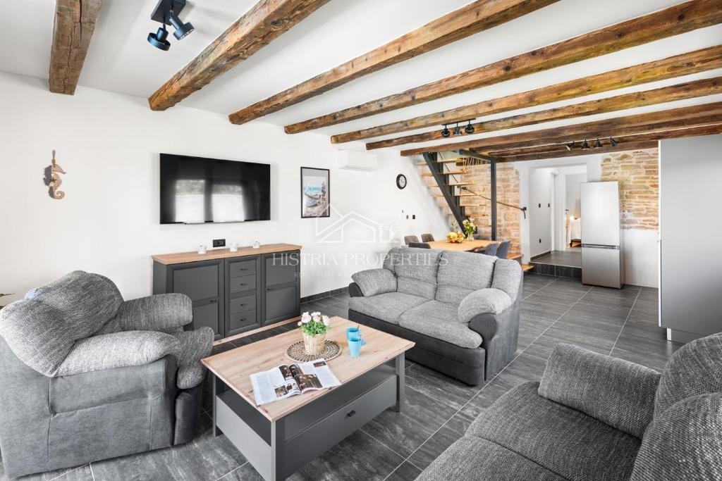 Casa in pietra d'Istria ristrutturata con piscina in un piccolo e tranquillo villaggio