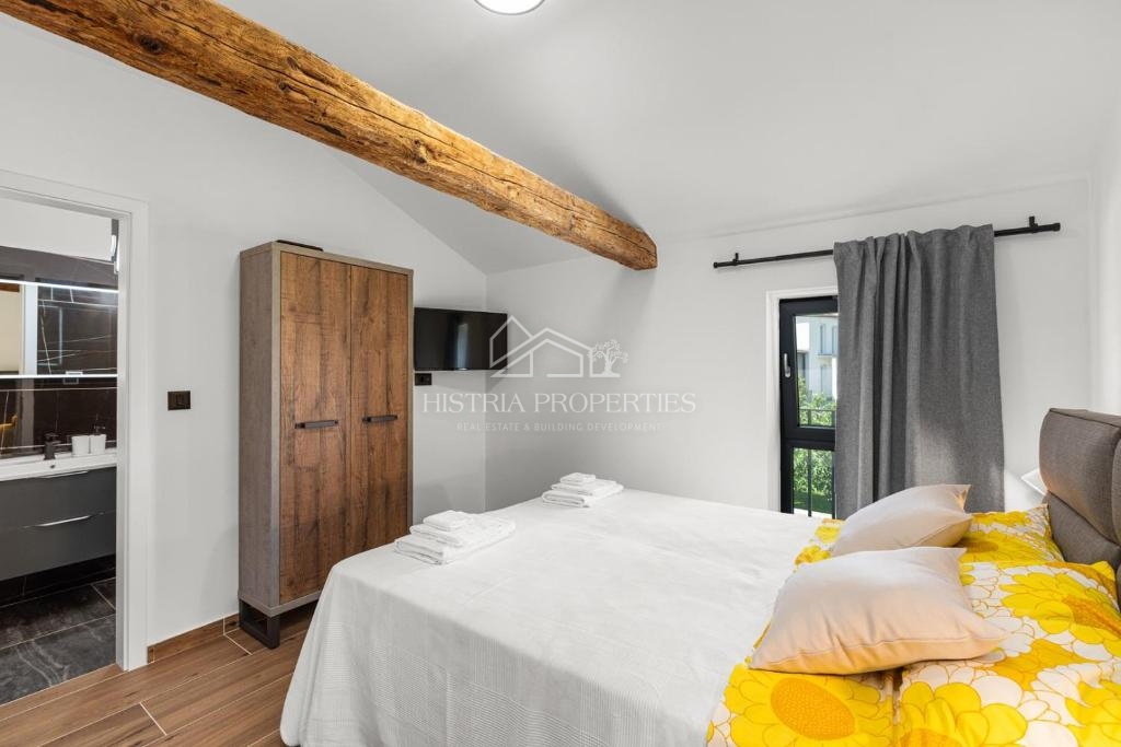 Casa in pietra d'Istria ristrutturata con piscina in un piccolo e tranquillo villaggio