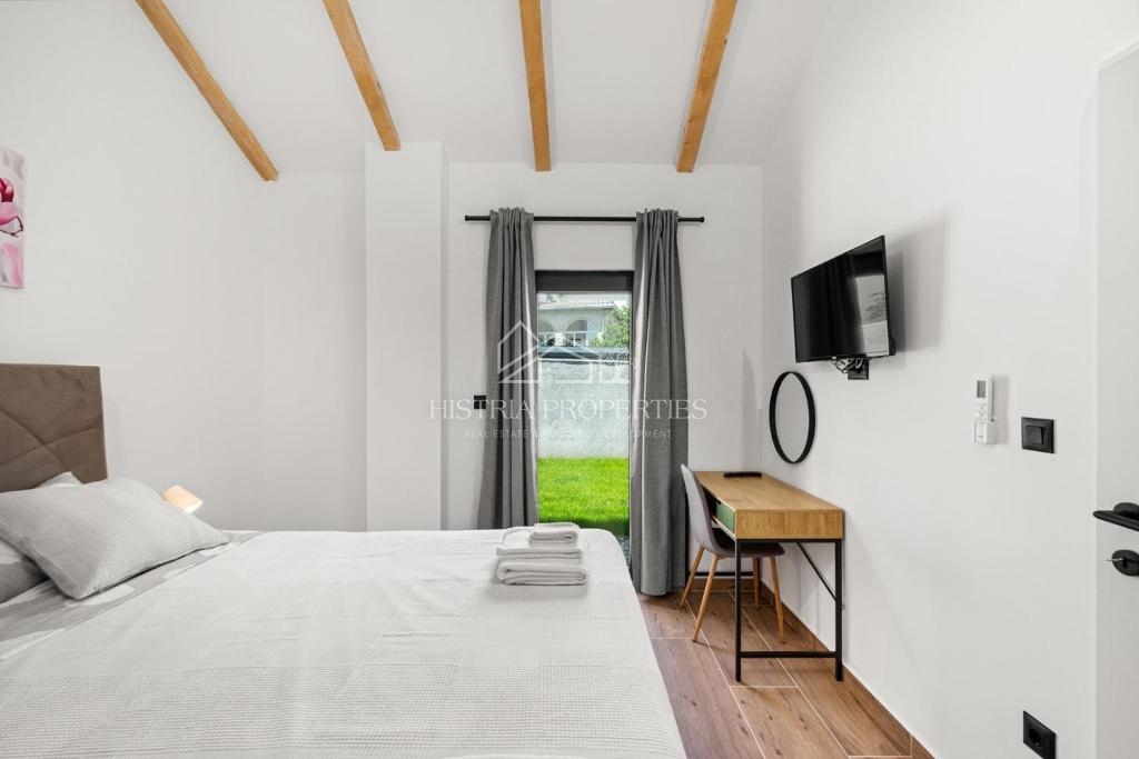 Casa in pietra d'Istria ristrutturata con piscina in un piccolo e tranquillo villaggio