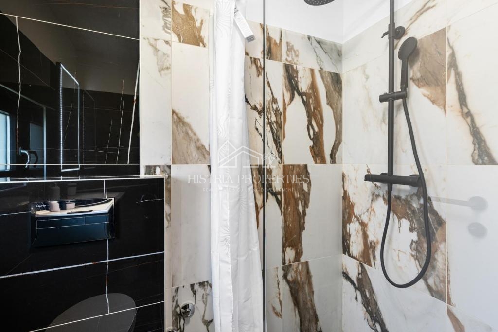 Casa in pietra d'Istria ristrutturata con piscina in un piccolo e tranquillo villaggio