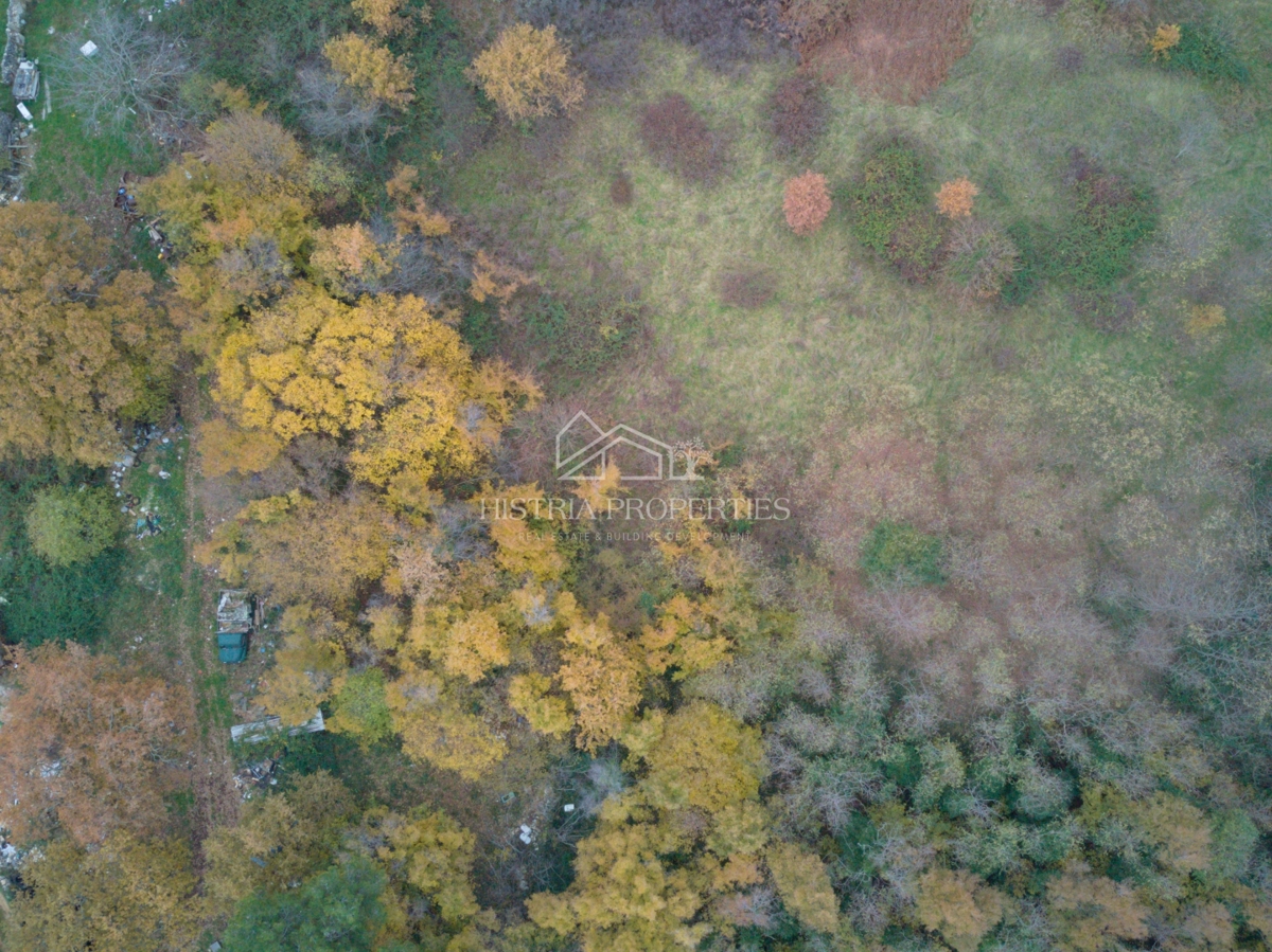 Vista mare e terreno con ottime potenzialità per realizzare una casa vacanze